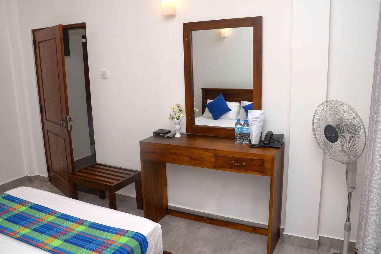 Red Chillies Tourist Inn Κάντι Εξωτερικό φωτογραφία